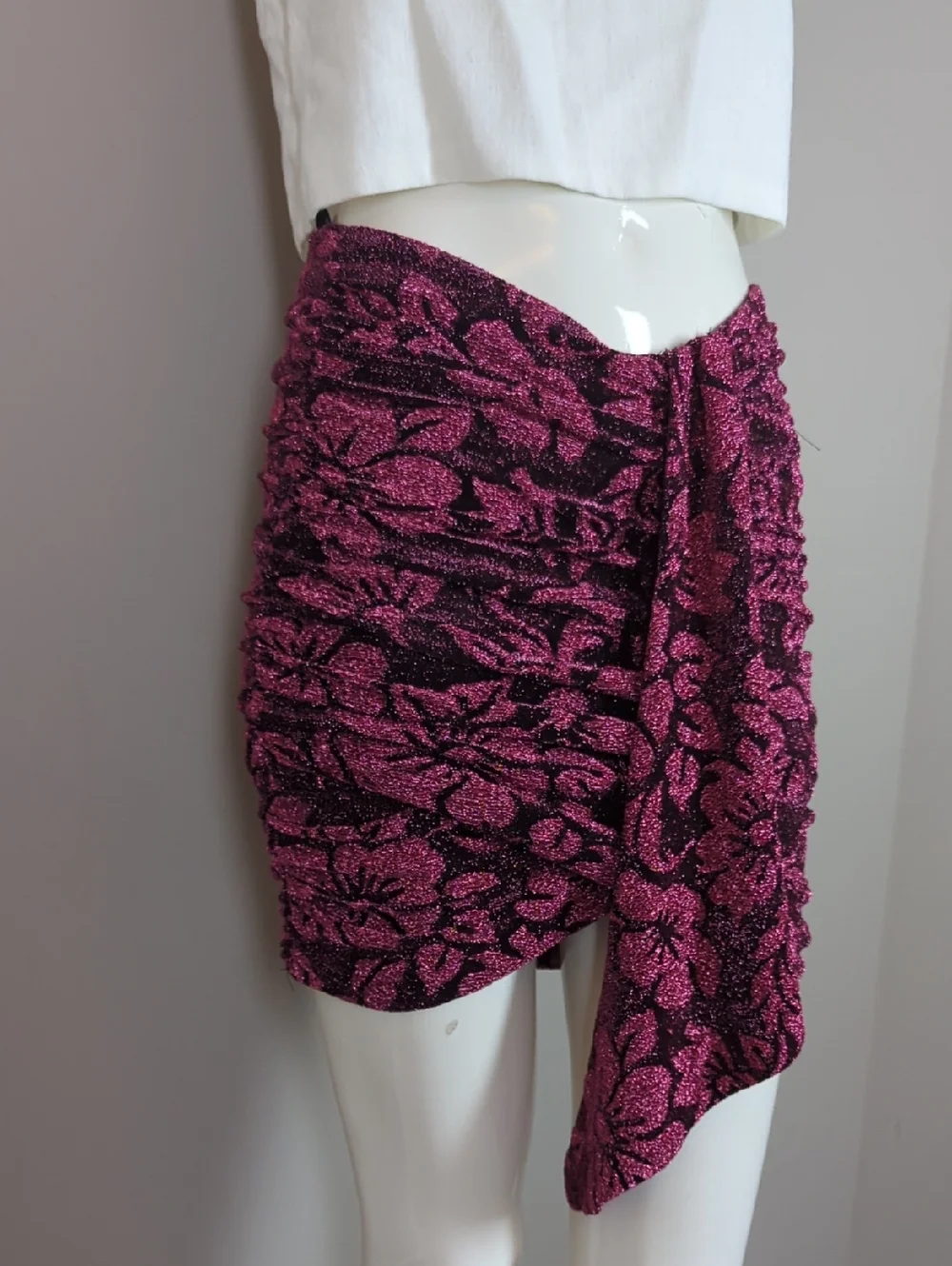 For Love & Lemons Shailee Metallic Mini Skirt in a magenta and black floral Xs - Picture 2 of 7